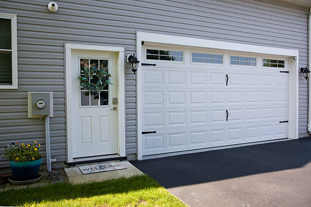 24/7 Emergency Garage Door Panel Replacement experts in Lake County County, OH